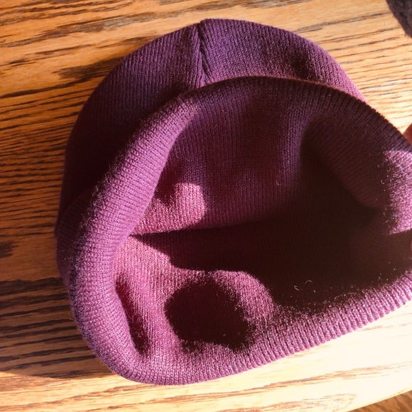 Herschel Elmer Beanie Burgundy!! - Picture 5 of 5